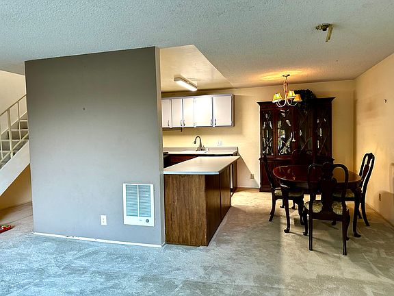 2nd image of 320 Auburn Way