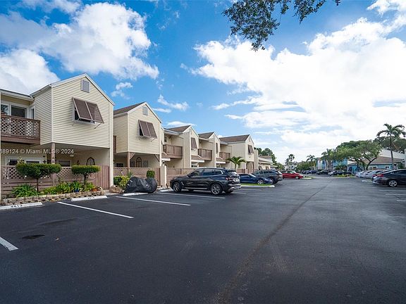 2nd image of 4809 S Hemingway Cir #81