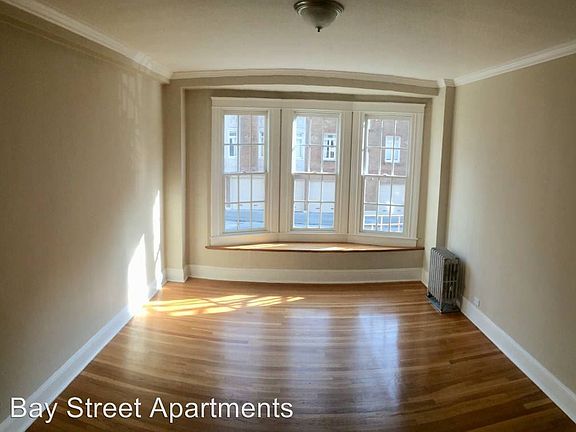 3rd image of 990 Bay St