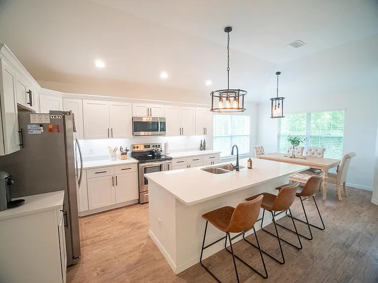 315 SE Lindale Gln — Photo 22