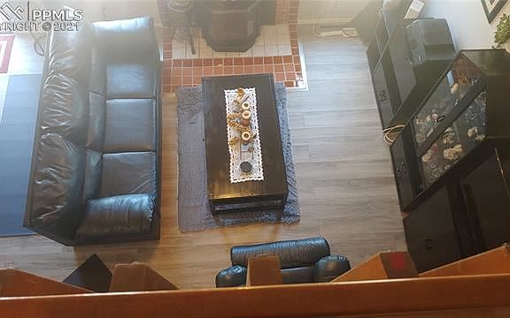 4th image of 375 Briggs Pl
