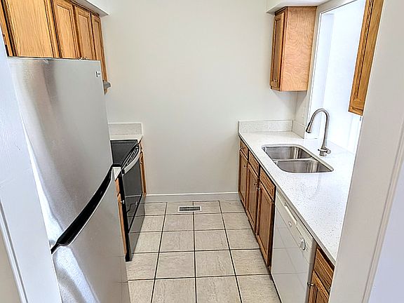 4th image of 2963 Thames Ln
