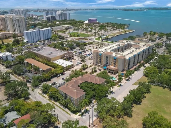 1268 11th St Unit 2404, Sarasota, FL 34236