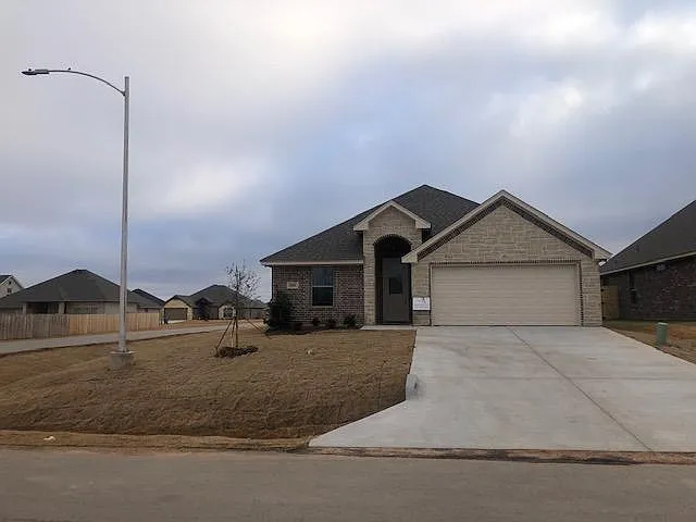 3301 Arrow Creek Dr — Photo 1