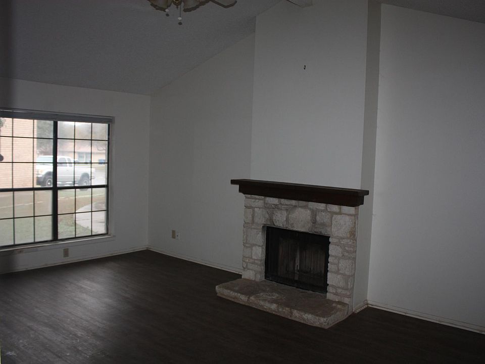 1st image of 800 Lloyd Dr