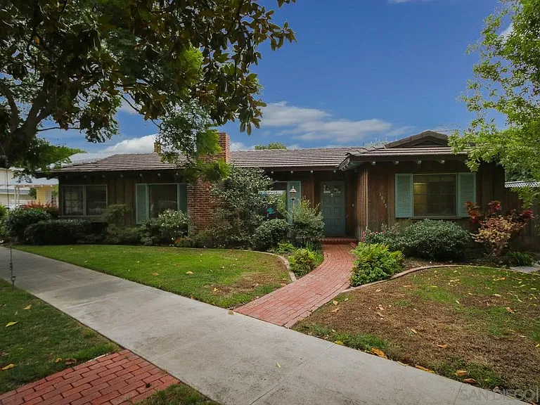 1045 Adella Ave — Photo 1