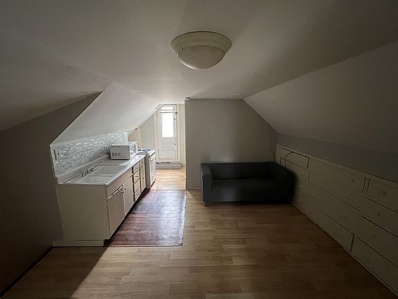 3rd image of 1015 Baxter Ave APT 3