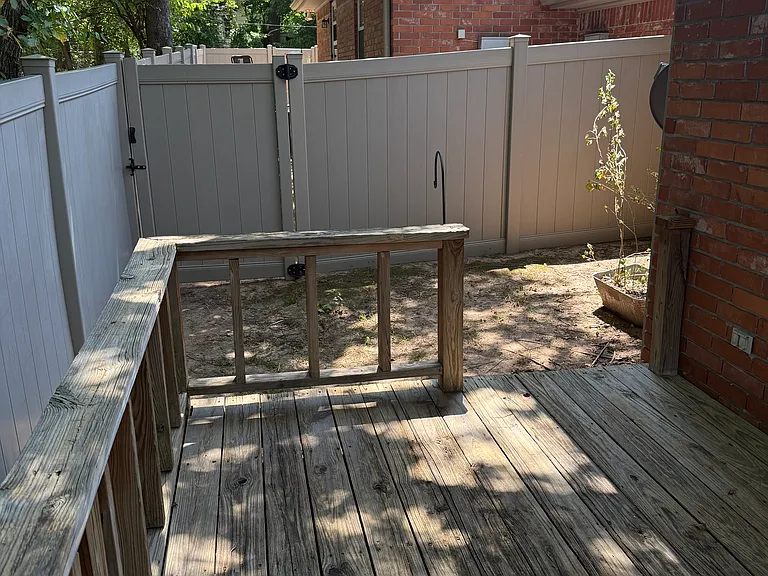 Steps off both ends of deck.