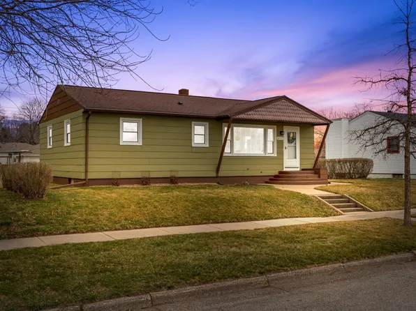 622 S 1st St, La Crescent, MN 55947