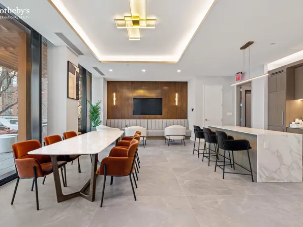 45-30 Pearson Street image 11 of 19