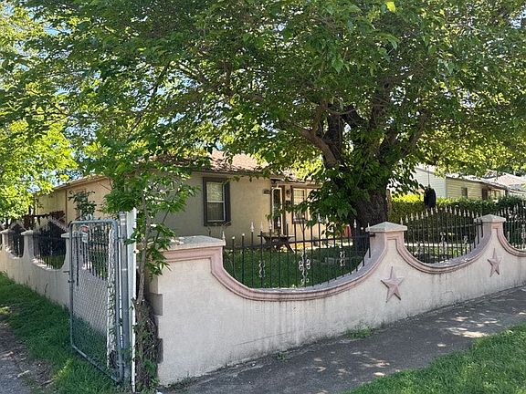 3rd image of 2540 Shropshire St