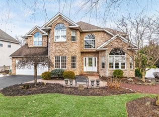 39 White Cliff Ln, Nesconset, NY 11767