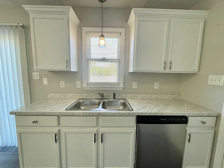 184 Brandywood Ct — Photo 9