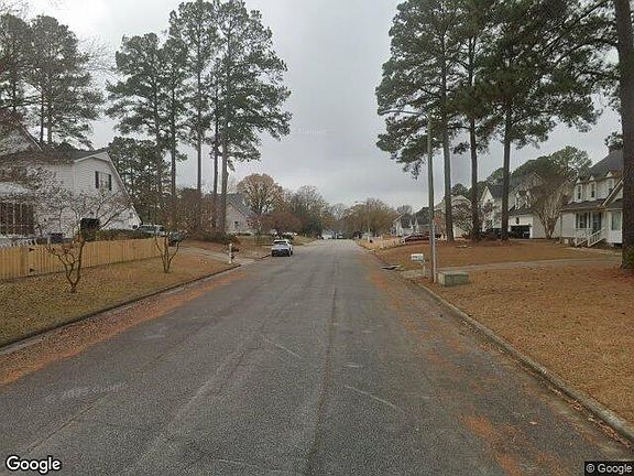 Exterior Neighborhood (street photo)