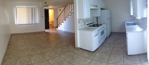 Great kitchen with lots of cabinets