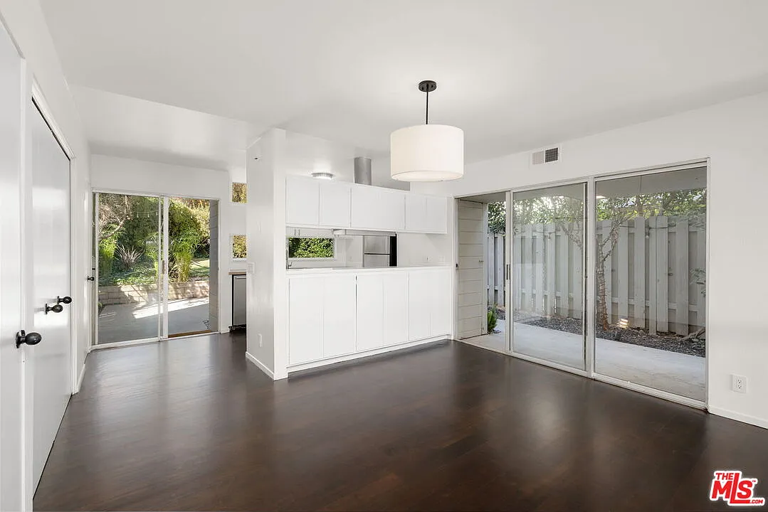 2 bed, 2.5 bath, 1401 sqft, $6,500 — Photo 3