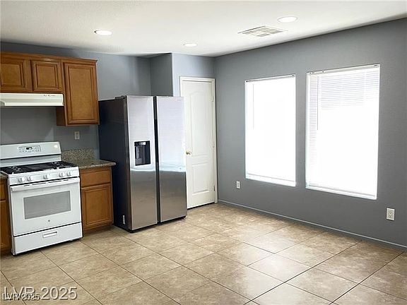 3rd image of 8089 Windmill Villa St