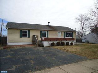 15 Curry Hill Rd, Levittown, PA 19057