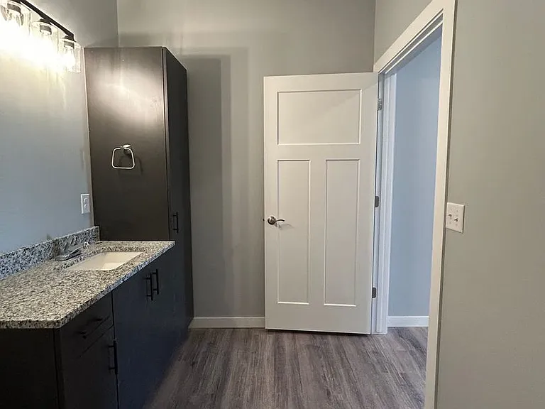 2724 Silver St — Photo 120