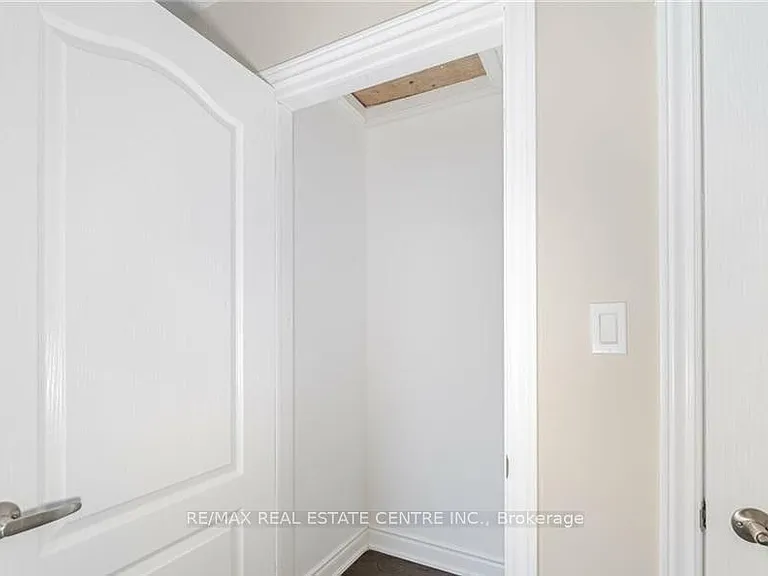 364 E 14th St #UPPER FLOOR ONLY — Photo 25