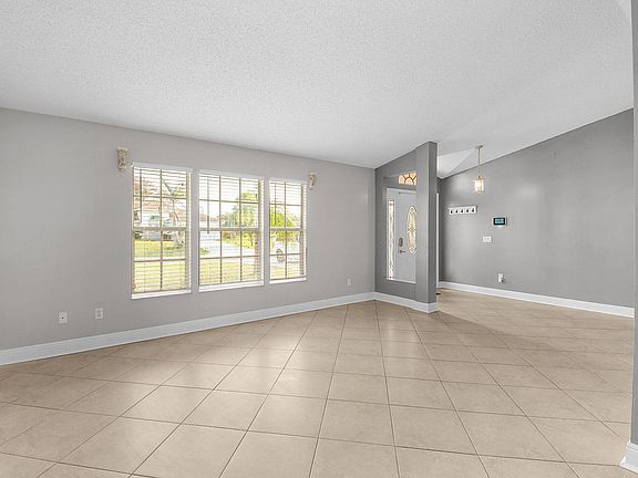 4th image of 3087 SE Galt Circle