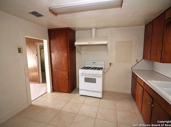 5th image of 1530 W Laurel