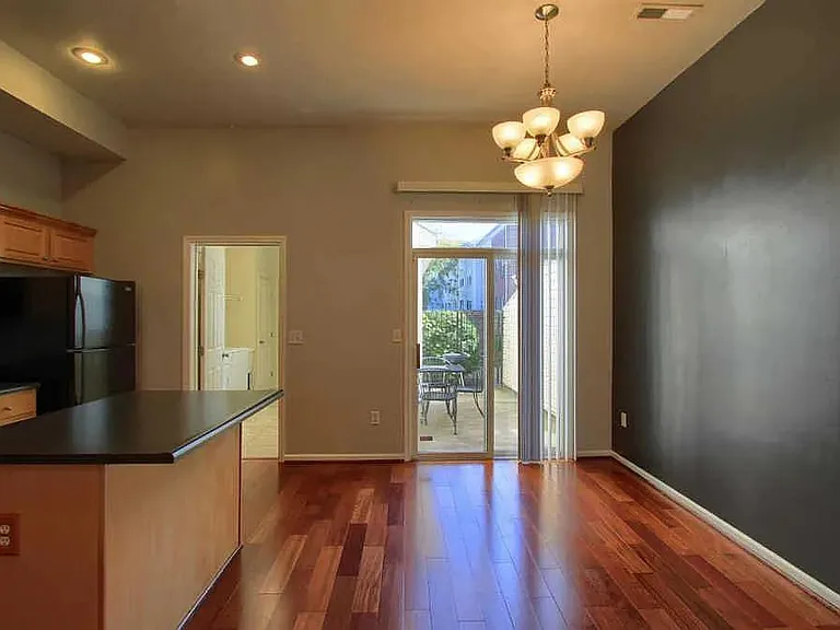 1434 Laurel Park Dr — Photo 7