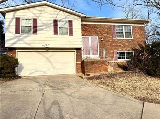 1739 Hilltop Ln, Imperial, MO 63052