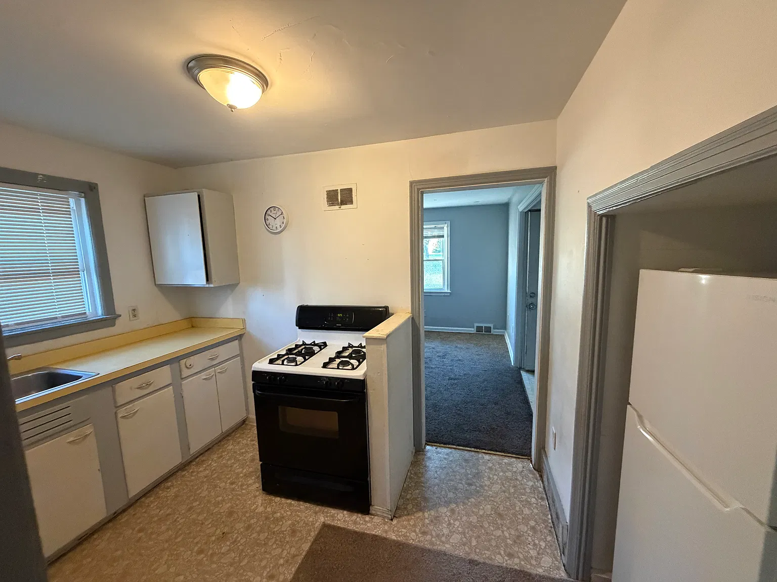 1 bed, 800 sqft, $595 — Photo 1