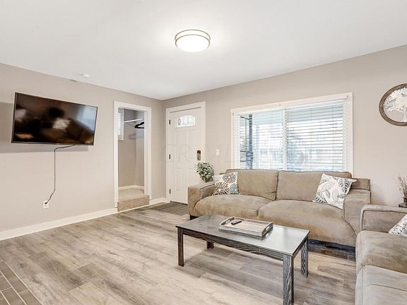 2nd image of 202 Dakota Ave