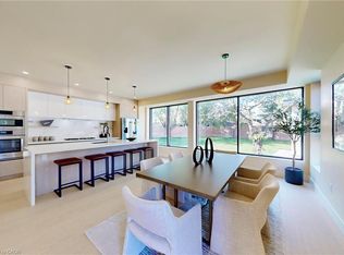 28 Dunsmore Gdns, Toronto, ON M3H3M2