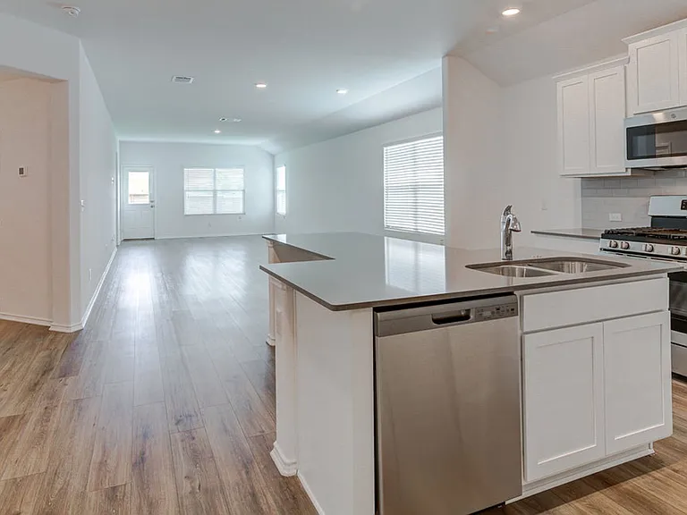 361 Madrid St — Photo 8