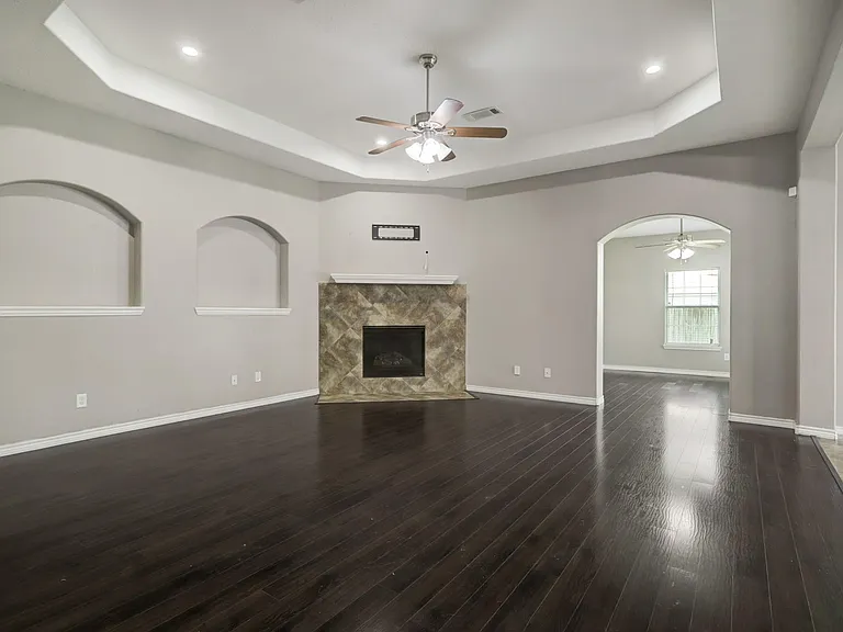 2707 Lake Breeze Ln — Photo 3