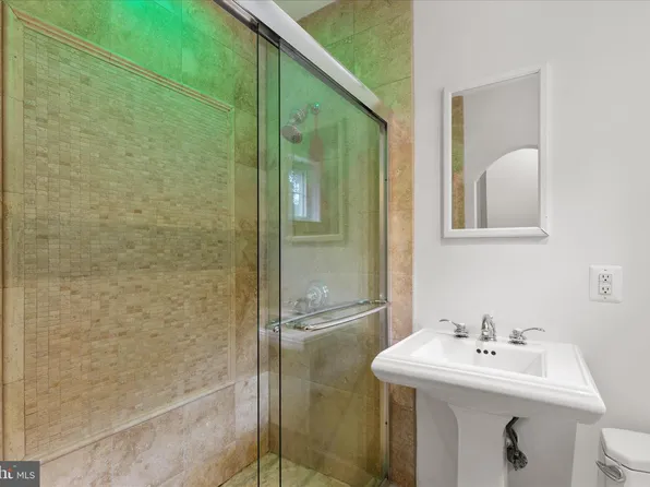 3498 Martha Custis Dr #317, Alexandria, VA 22302