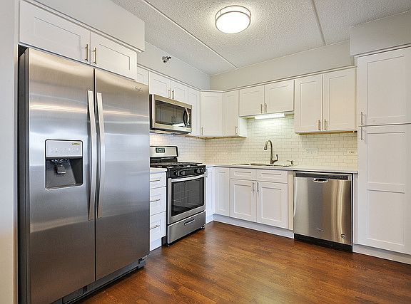 4th image of 7041 W Touhy Ave APT 410