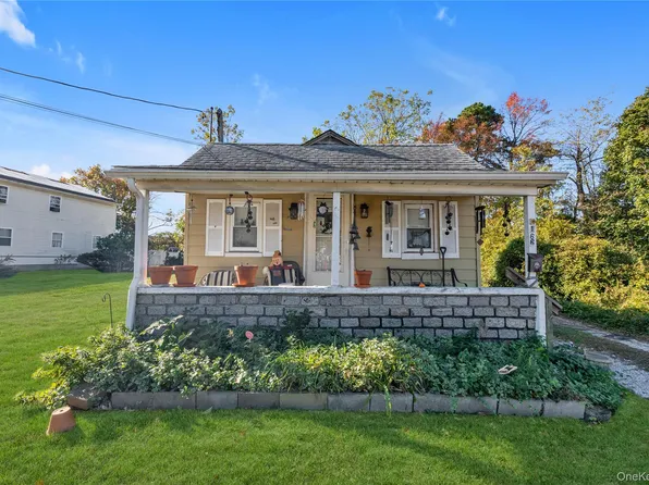 166 & 170 Woodrow Parkway, West Babylon, NY 11704