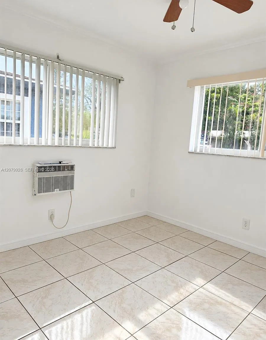 2700 SW 62nd Ave — Photo 3