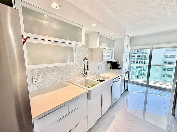 4th image of 3410 Galt Ocean Dr APT 2008N