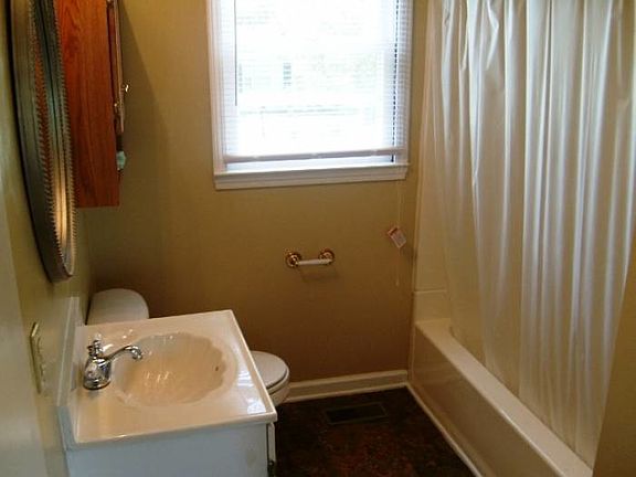 5th image of 415 Joann St