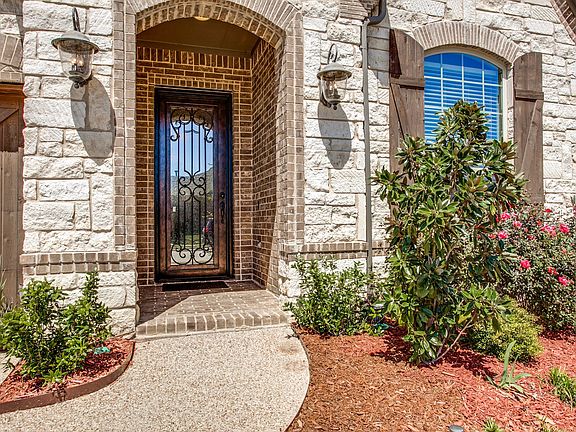 2nd image of 2857 Earl Dr
