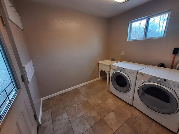 Mudroom/ Laundry room