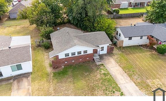 4th image of 6112 SE 5th St