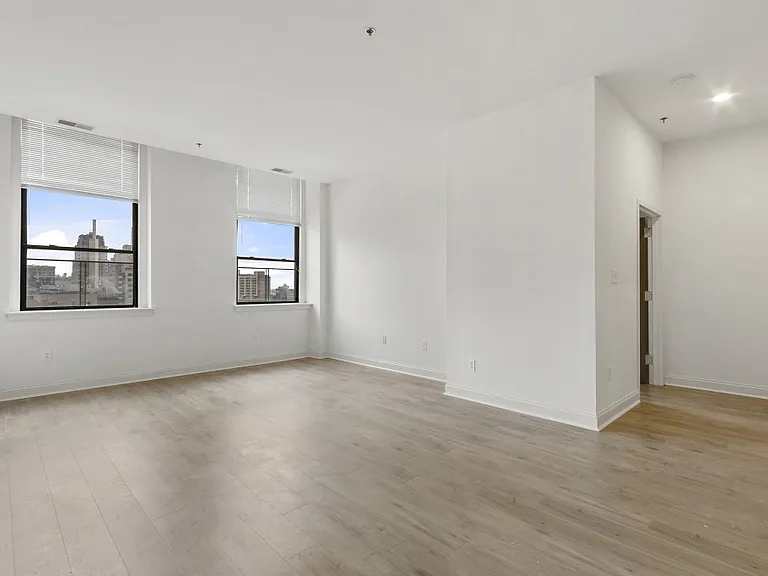 1300 Chestnut Street — Photo 25
