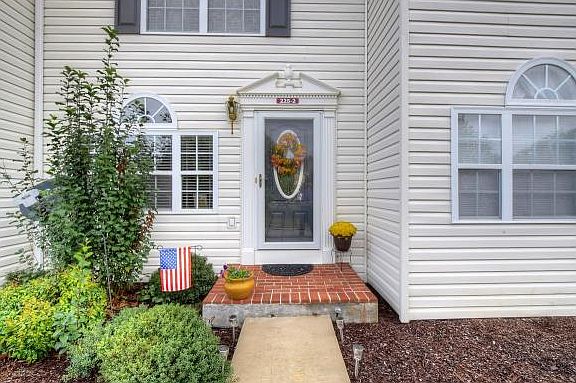 4th image of 225 Amanda Ln