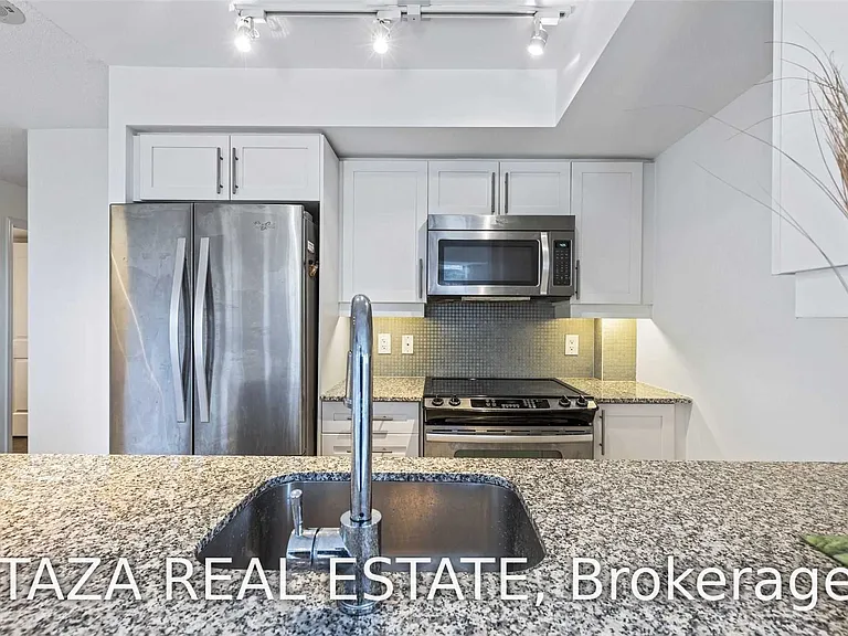 35 Bastion St #609 — Photo 12