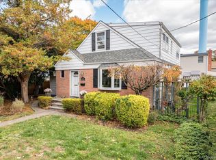 146 Caroline Avenue, Garden City South, NY 11530