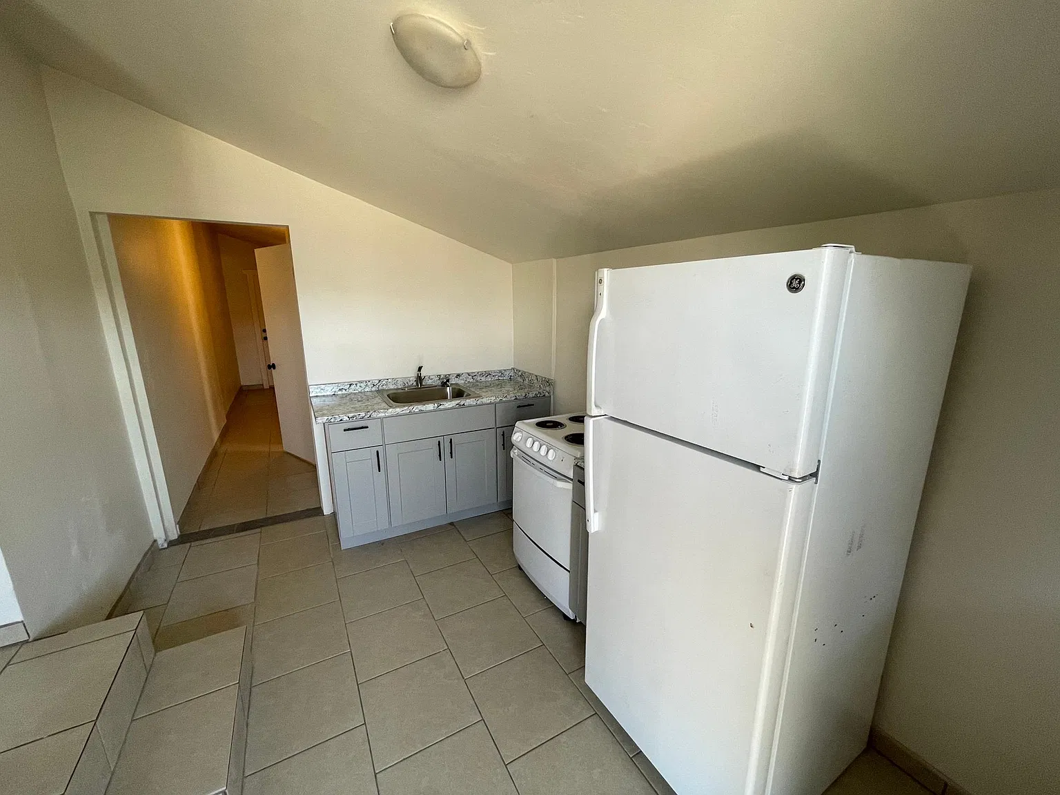 4326 E 2nd Ave — Photo 2