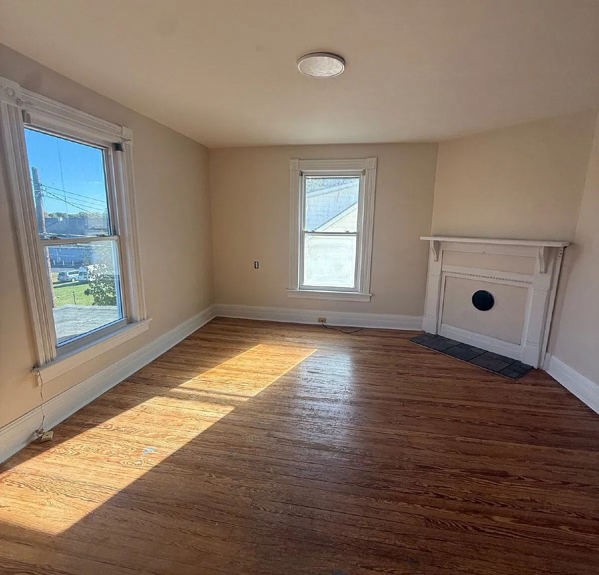 3 bed, 1.0 bath, $1,500 — Photo 2