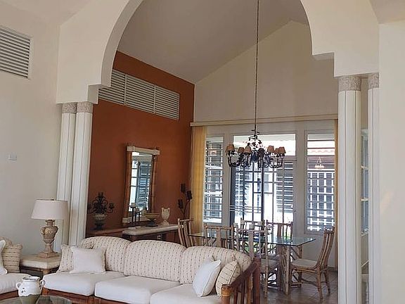 Living/dining room