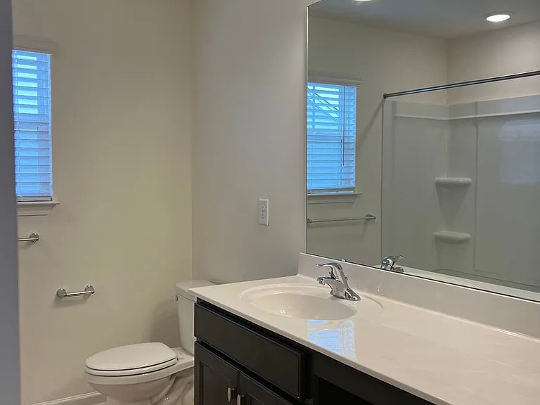 6045 Haddington Dr — Photo 15